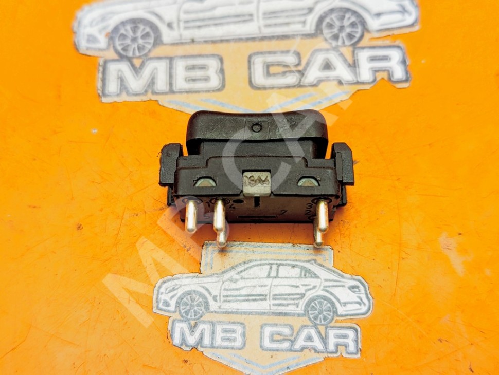 Кнопка стеклоподъемников MERCEDES-BENZ E-класс W124/S124/C124/A124 (1984 - 1997) фото 1 — Разборка Мерседес