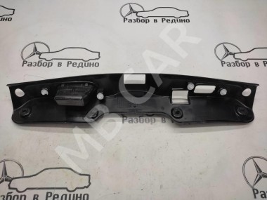 Накладка крышки багажника MERCEDES-BENZ C-класс W205/S205/C205/A205 (2014 - 2018) — Разборка Мерседес