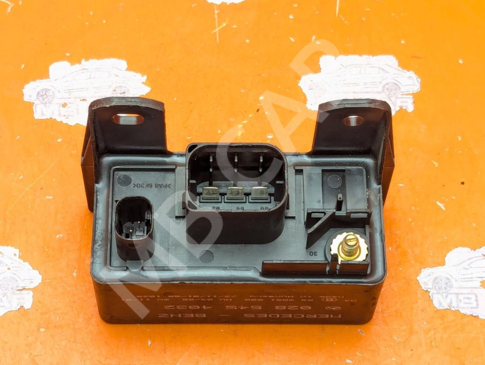 Реле свечей накала MERCEDES-BENZ S-класс W220 (1998 - 2005) фото 1 &mdash; Разборка Мерседес