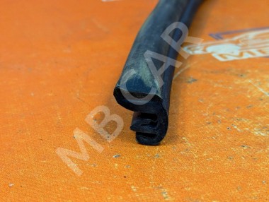 Уплотнитель дверного проема ( на кузове ) MERCEDES-BENZ CLK-класс C209/W209 (2002 - 2005) — Разборка Мерседес