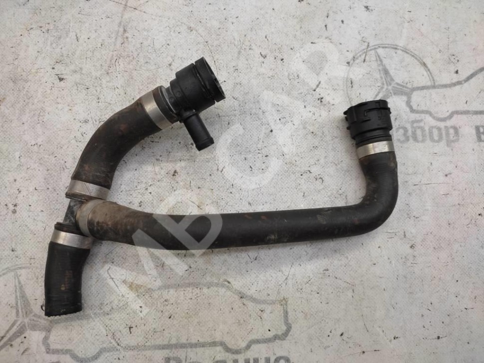 Патрубок ОЖ MERCEDES-BENZ V-класс W447 рестайлинг (2019 - 2025) фото 1 &mdash; Разборка Мерседес