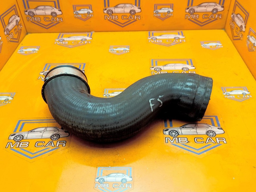 Патрубок интеркулера MERCEDES-BENZ M-класс W163 (1997 - 2001) фото 1 &mdash; Разборка Мерседес