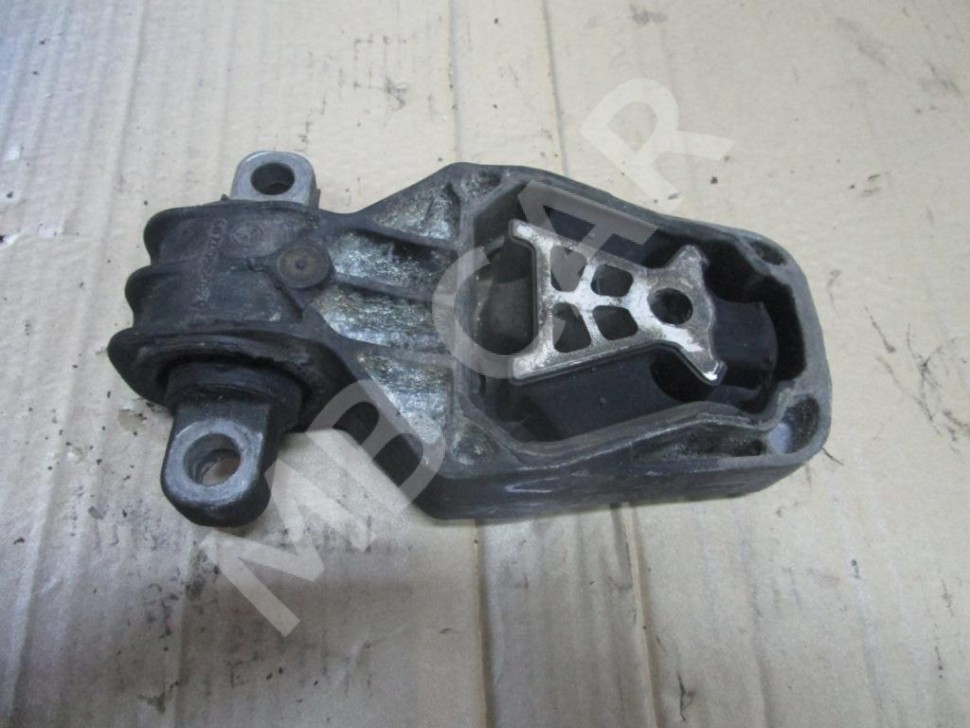 Опора двигателя MERCEDES-BENZ CLA-класс C117/X117 (2013 - 2016) фото 1 — Разборка Мерседес