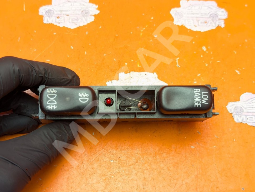 Кнопка блокировки мостов MERCEDES-BENZ M-класс W163 (1997 - 2001) фото 1 &mdash; Разборка Мерседес