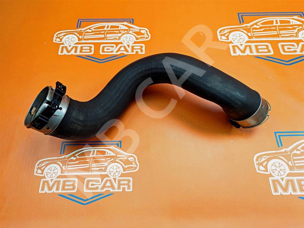 Патрубок интеркулера MERCEDES-BENZ C-класс W204/S204 (2006 - 2011) фото 1 — Разборка Мерседес