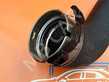Патрубок интеркулера MERCEDES-BENZ C-класс W204/S204 (2006 - 2011) — Разборка Мерседес