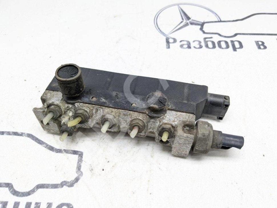 Блок клапанов пневмоподвески MERCEDES-BENZ S-класс W220 (1998 - 2005) фото 1 — Разборка Мерседес