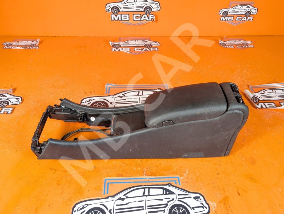 Подлокотник MERCEDES-BENZ C-класс W203/S203/CL203 (2000 - 2004) фото 1 &mdash; Разборка Мерседес