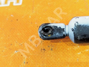 Амортизатор крышки багажника MERCEDES-BENZ Vito W638 (1996 - 2003) — Разборка Мерседес