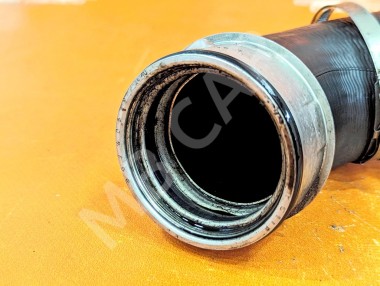 Патрубок интеркулера MERCEDES-BENZ R-класс W251 рестайлинг 2 (2010 - 2017) — Разборка Мерседес