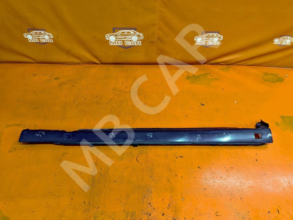 Порог пластиковый правый MERCEDES-BENZ S-класс W220 (1998 - 2005) фото 1 — Разборка Мерседес