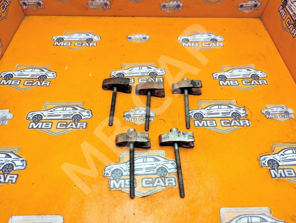 Кронштейн крепления форсунок MERCEDES-BENZ C-класс W203/S203/CL203 (2000 - 2004) фото 1 &mdash; Разборка Мерседес