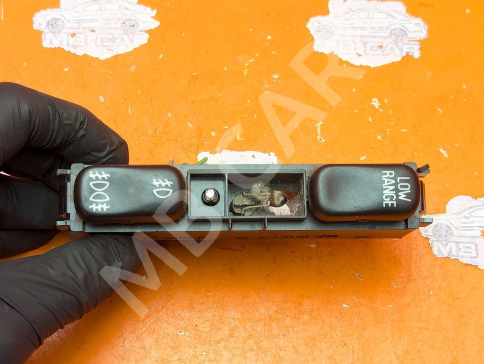 Кнопка блокировки мостов MERCEDES-BENZ M-класс W163 (1997 - 2001) фото 1 &mdash; Разборка Мерседес