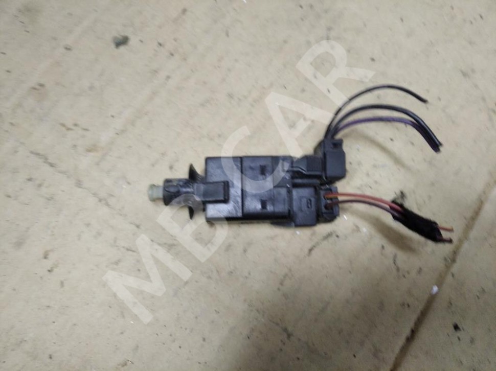 Выключатель стоп-сигнала MERCEDES-BENZ C-класс W202/S202 рестайлинг (1997 - 2001) фото 1 — Разборка Мерседес
