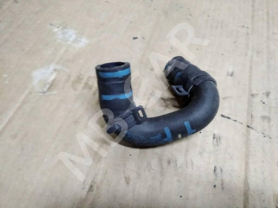 Патрубок ОЖ MERCEDES-BENZ CLA-класс C117/X117 (2013 - 2016) фото 1 — Разборка Мерседес