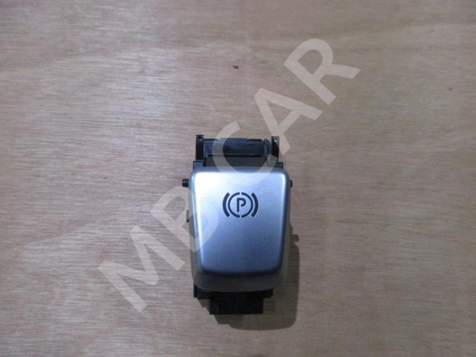 Кнопка ручника MERCEDES-BENZ C-класс W205/S205/C205/A205 (2014 - 2018) фото 1 — Разборка Мерседес