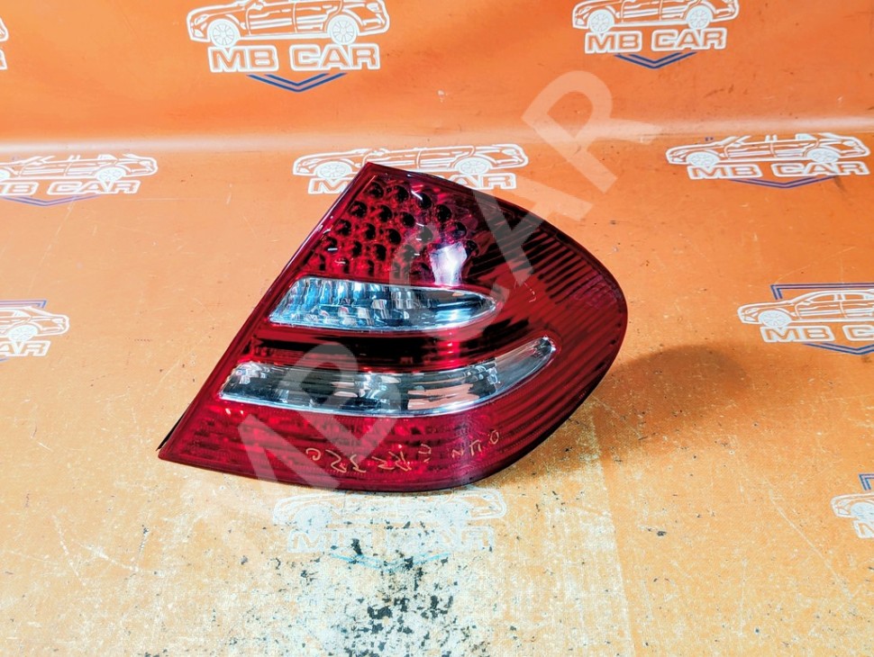 Фонарь задний правый MERCEDES-BENZ E-класс W211/S211 (2002 - 2006) фото 1 &mdash; Разборка Мерседес
