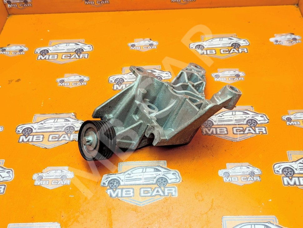Кронштейн обводного ролика MERCEDES-BENZ GLA-класс H247 (2019 - 2023) фото 1 &mdash; Разборка Мерседес