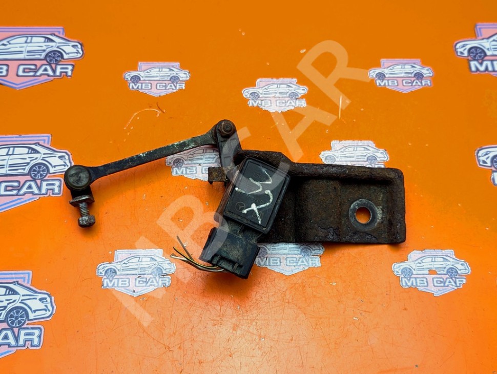 Датчик уровня пола MERCEDES-BENZ S-класс W220 (1998 - 2005) фото 1 — Разборка Мерседес