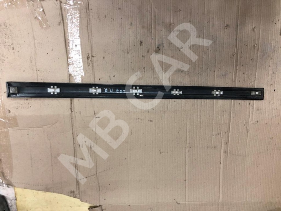 Молдинг двери MERCEDES-BENZ C-класс W203/S203/CL203 (2000 - 2004) фото 1 — Разборка Мерседес