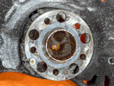 Кулак поворотный передний правый MERCEDES-BENZ C-класс AMG W205/S205/C205/A205 (2014 - 2018) — Разборка Мерседес