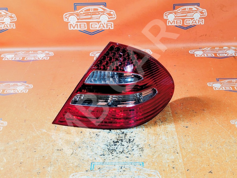 Фонарь задний правый MERCEDES-BENZ E-класс W211/S211 (2002 - 2006) фото 1 &mdash; Разборка Мерседес