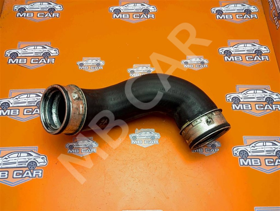 Патрубок интеркулера MERCEDES-BENZ CLK-класс C209/A209 (2002 - 2005) фото 1 — Разборка Мерседес