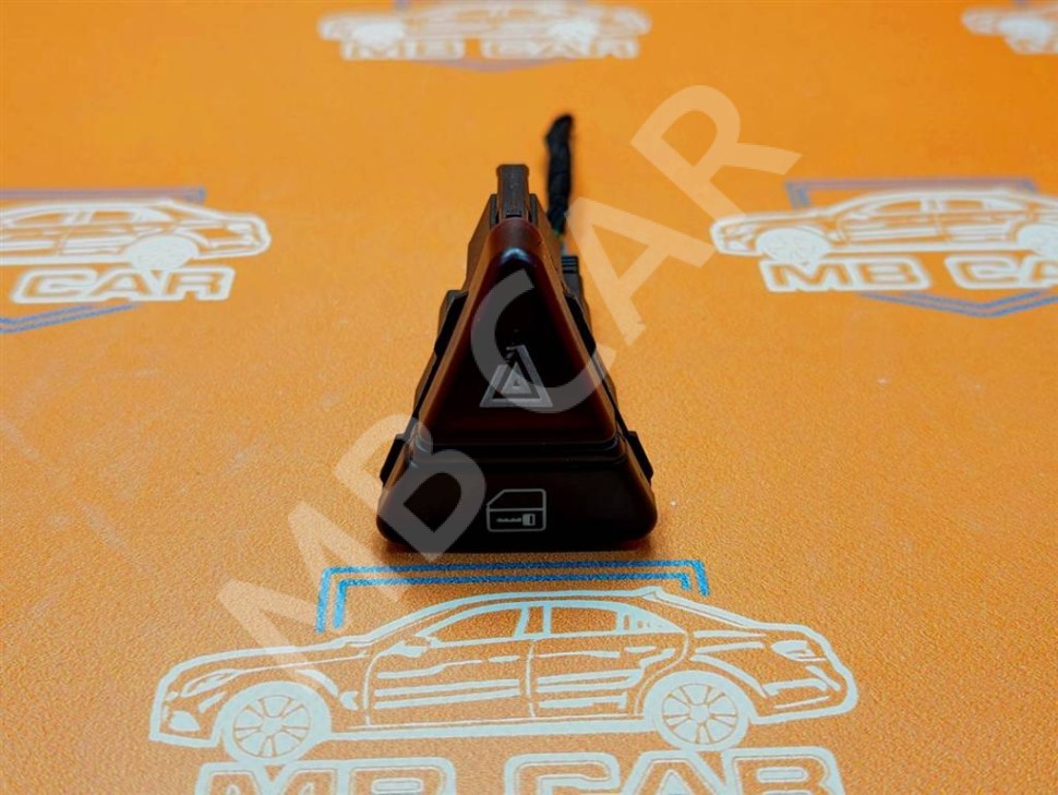 Кнопка аварийной сигнализации MERCEDES-BENZ A-класс W168 рестайлинг (2001 - 2004) фото 1 — Разборка Мерседес