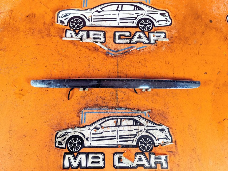 Накладка крышки багажника MERCEDES-BENZ R-класс W251 рестайлинг (2007 - 2010) R 350d 3.0 4MATIC 7G-Tronic (224 л.с.) фото 1 &mdash; Разборка Мерседес