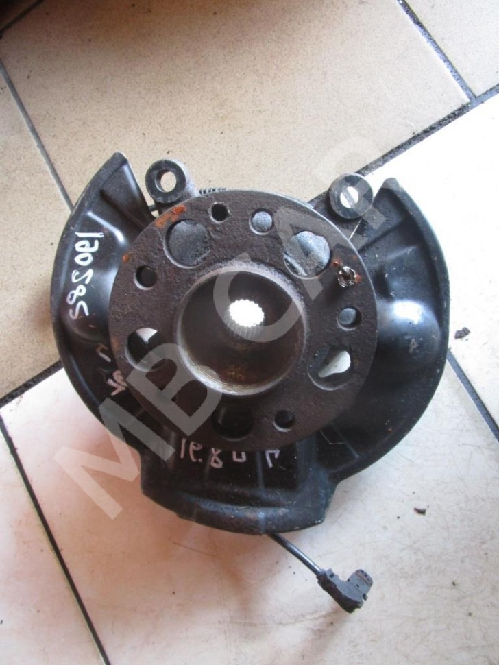 Кулак поворотный передний правый MERCEDES-BENZ A-класс W168 (1997 - 2001) фото 1 — Разборка Мерседес