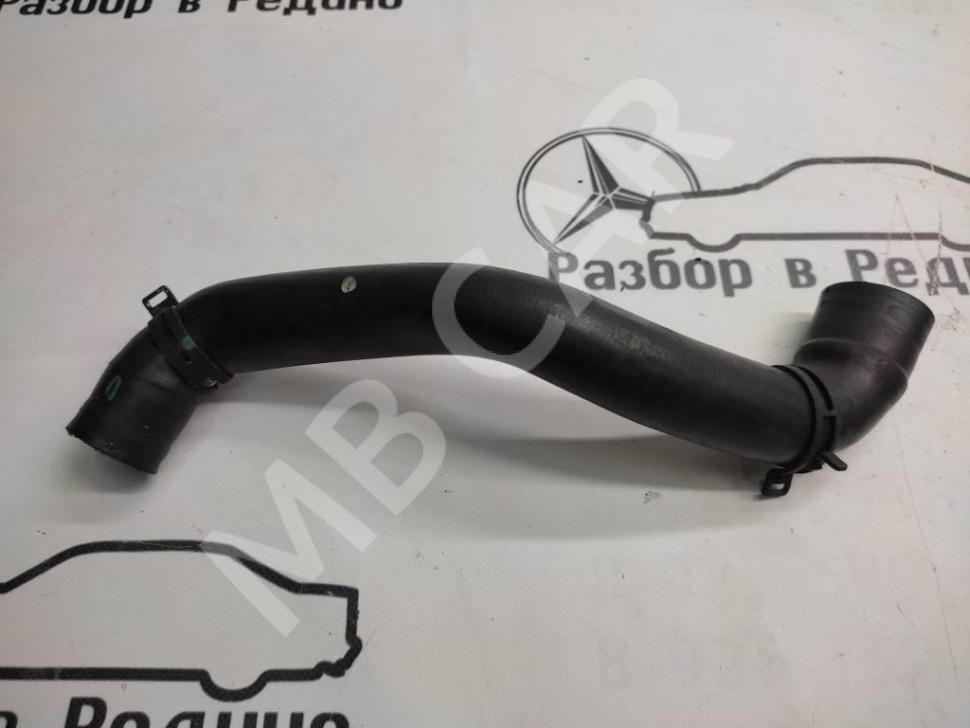 Патрубок радиатора MERCEDES-BENZ A-класс W176 (2012 - 2015) фото 1 — Разборка Мерседес