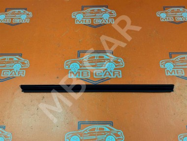 Уплотнитель стекла двери MERCEDES-BENZ R-класс W251 (2005 - 2007) — Разборка Мерседес