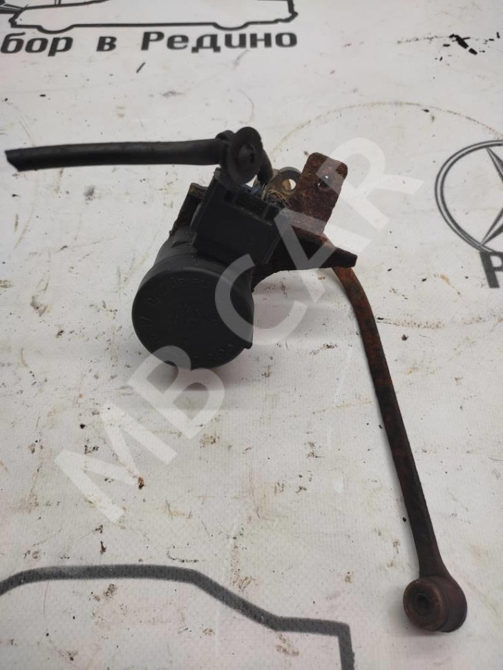 Датчик уровня пола MERCEDES-BENZ E-класс W210/S210 (1995 - 1999) фото 1 — Разборка Мерседес