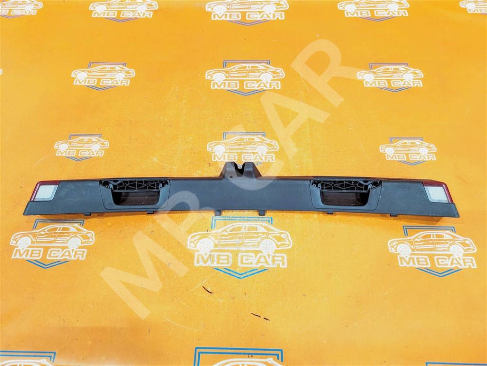 Накладка крышки багажника MERCEDES-BENZ C-класс AMG W204/S204/С204 рестайлинг (2011 - 2015) фото 1 — Разборка Мерседес