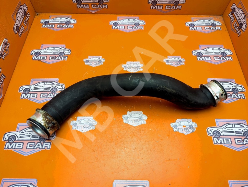 Патрубок радиатора MERCEDES-BENZ C-класс W204/S204 (2006 - 2011) фото 1 &mdash; Разборка Мерседес