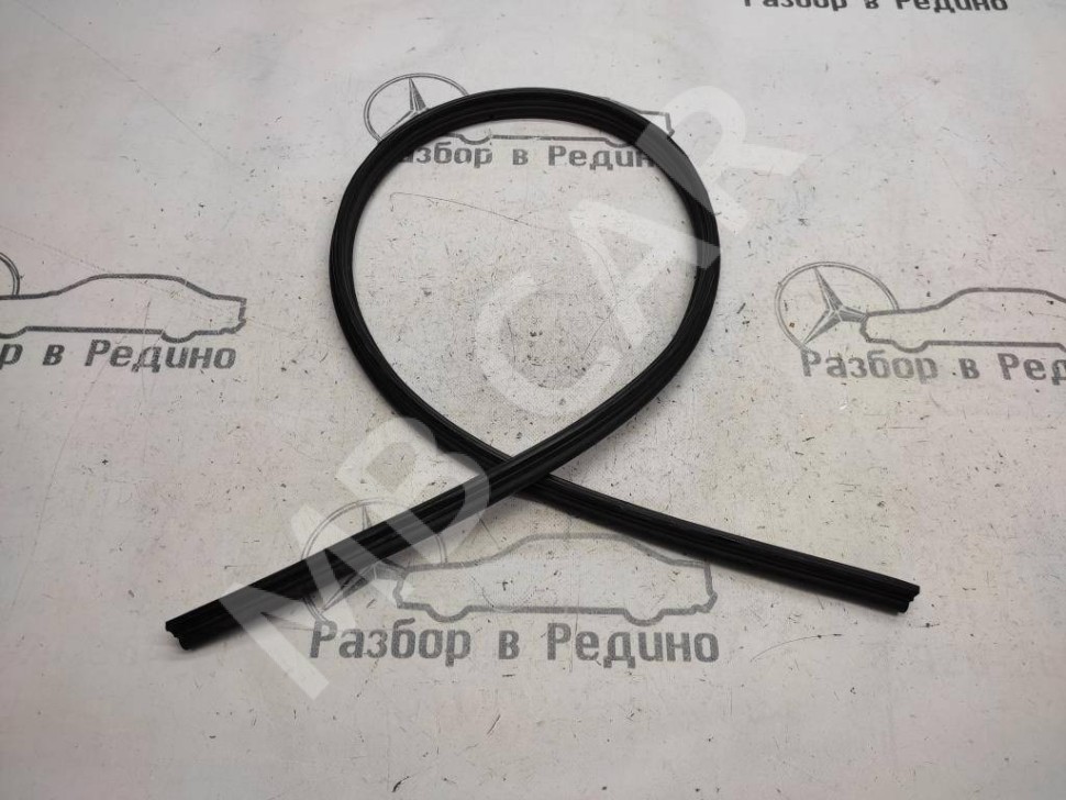 Уплотнитель капота MERCEDES-BENZ V-класс W639 (2003 - 2014) фото 1 — Разборка Мерседес