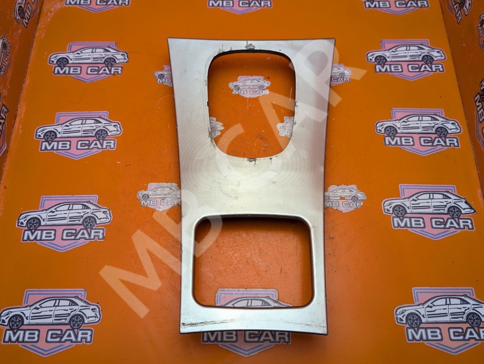 Накладка кулисы МКПП MERCEDES-BENZ C-класс W203/S203/CL203 (2000 - 2004) фото 1 &mdash; Разборка Мерседес