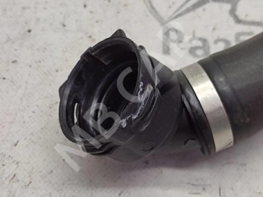 Патрубок радиатора MERCEDES-BENZ C-класс W205/S205/C205/A205 (2014 - 2018) — Разборка Мерседес