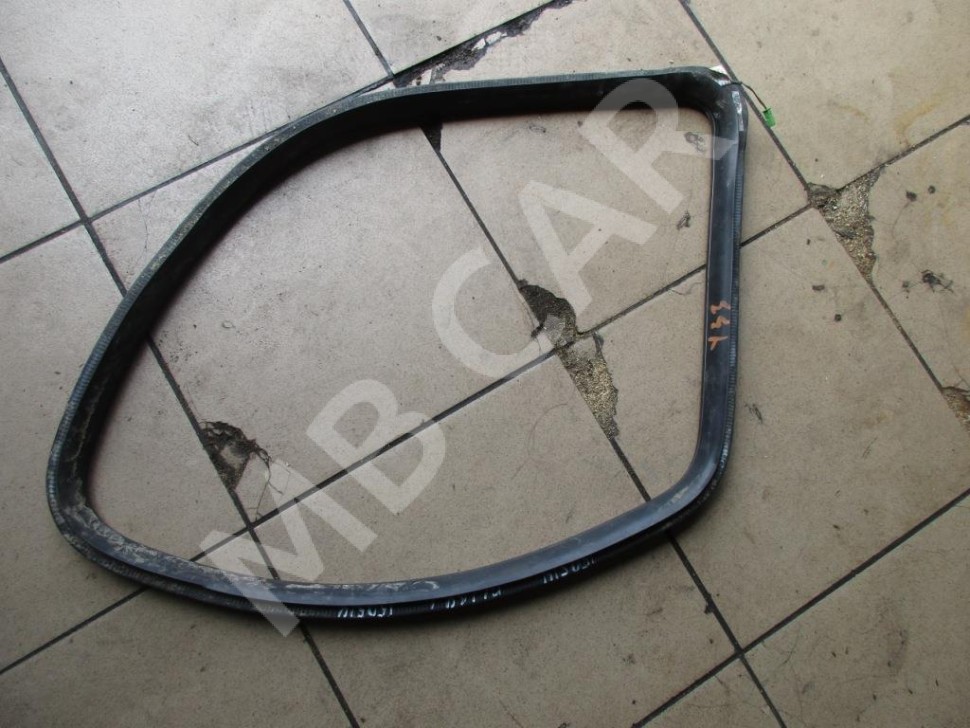 Уплотнитель стекла двери MERCEDES-BENZ GL-класс X164 (2006 - 2009) фото 1 — Разборка Мерседес