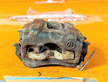 Суппорт задний правый MERCEDES-BENZ M-класс W163 (1997 - 2001) &mdash; Разборка Мерседес