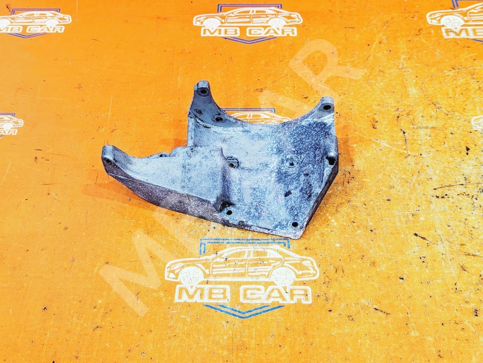 Кронштейн генератора MERCEDES-BENZ E-класс W124/S124/C124/A124 (1984 - 1997) фото 1 &mdash; Разборка Мерседес