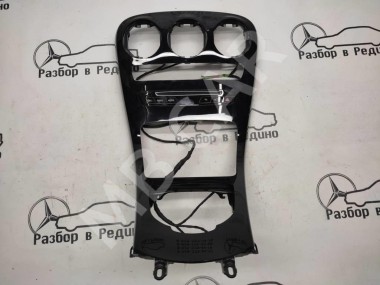 Накладка консоли (борода) MERCEDES-BENZ C-класс W205/S205/C205/A205 (2014 - 2018) — Разборка Мерседес