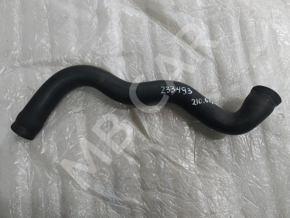 Патрубок радиатора MERCEDES-BENZ E-класс W210/S210 рестайлинг (1999 - 2003) фото 1 — Разборка Мерседес