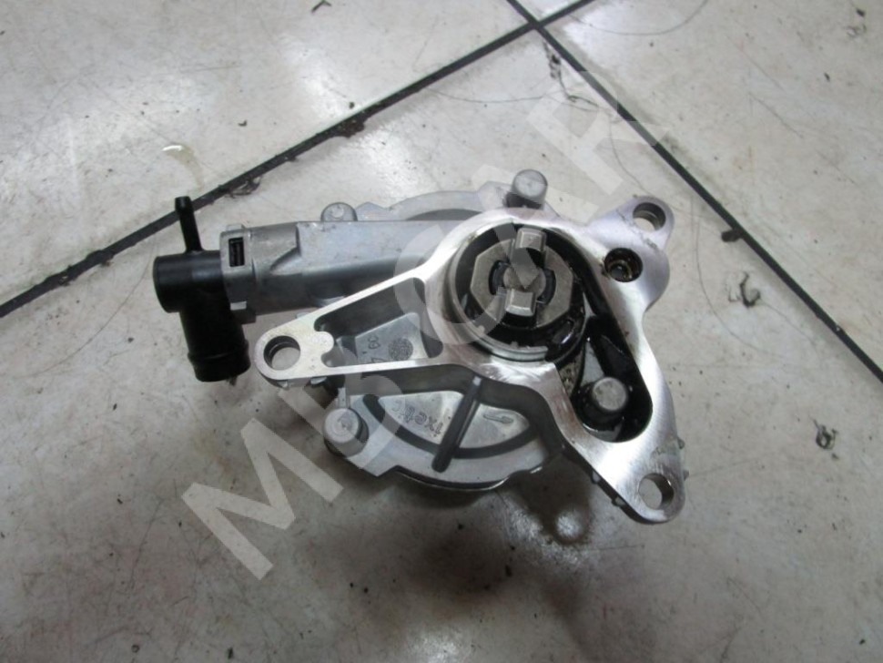 Насос вакуумный MERCEDES-BENZ C-класс W205/S205/C205/A205 (2014 - 2018) фото 1 — Разборка Мерседес