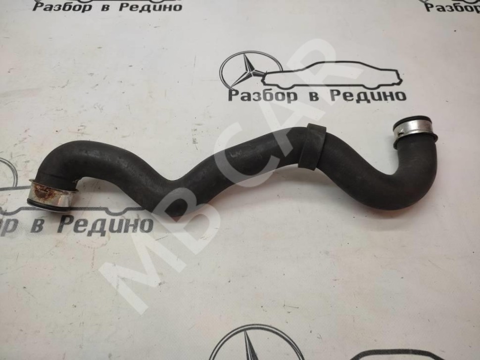 Патрубок радиатора MERCEDES-BENZ C-класс W203/S203/CL203 рестайлинг (2004 - 2008) фото 1 — Разборка Мерседес