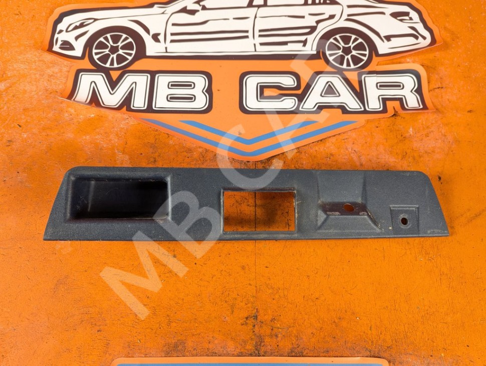 Накладка замка багажника MERCEDES-BENZ C-класс W202/S202 (1993 - 1997) фото 1 &mdash; Разборка Мерседес