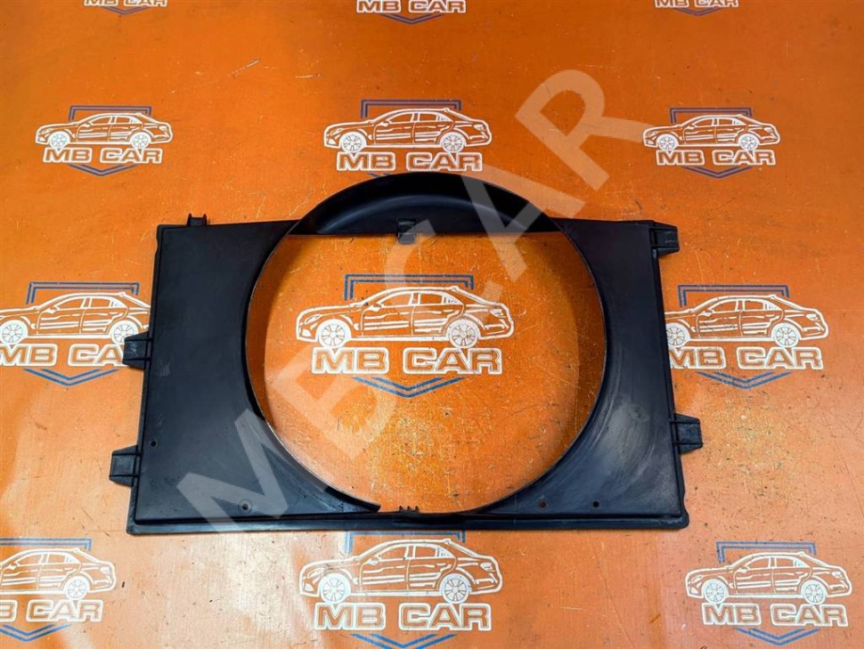 Кожух вентилятора основного MERCEDES-BENZ Sprinter W901-905 (1995 - 2006) фото 1 &mdash; Разборка Мерседес