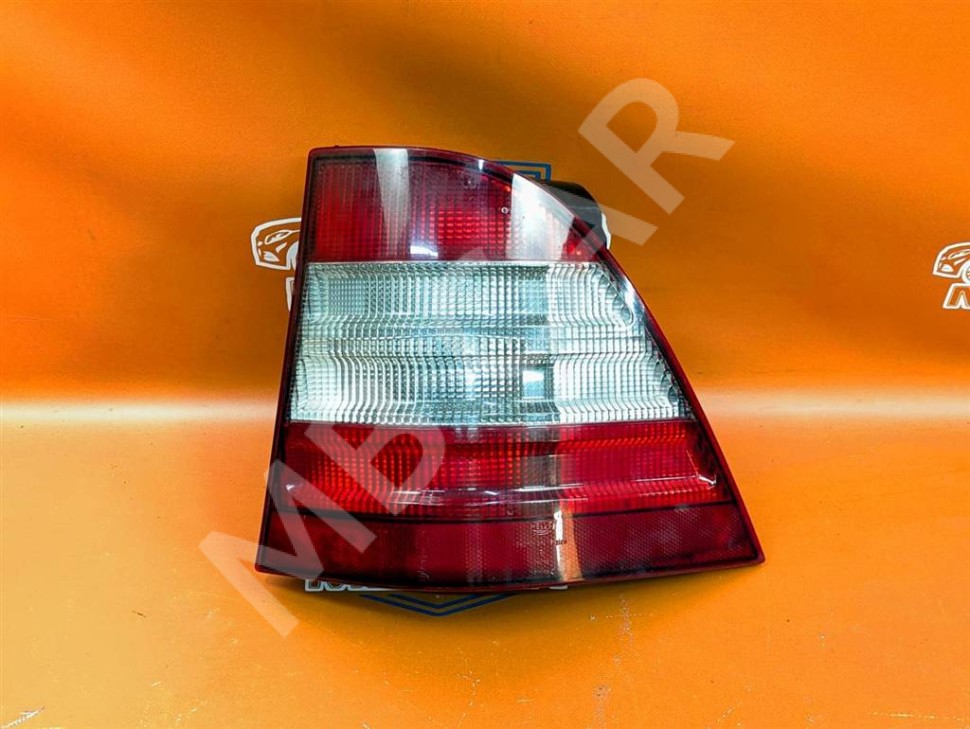 Фонарь задний правый MERCEDES-BENZ M-класс W163 (1997 - 2001) фото 1 — Разборка Мерседес