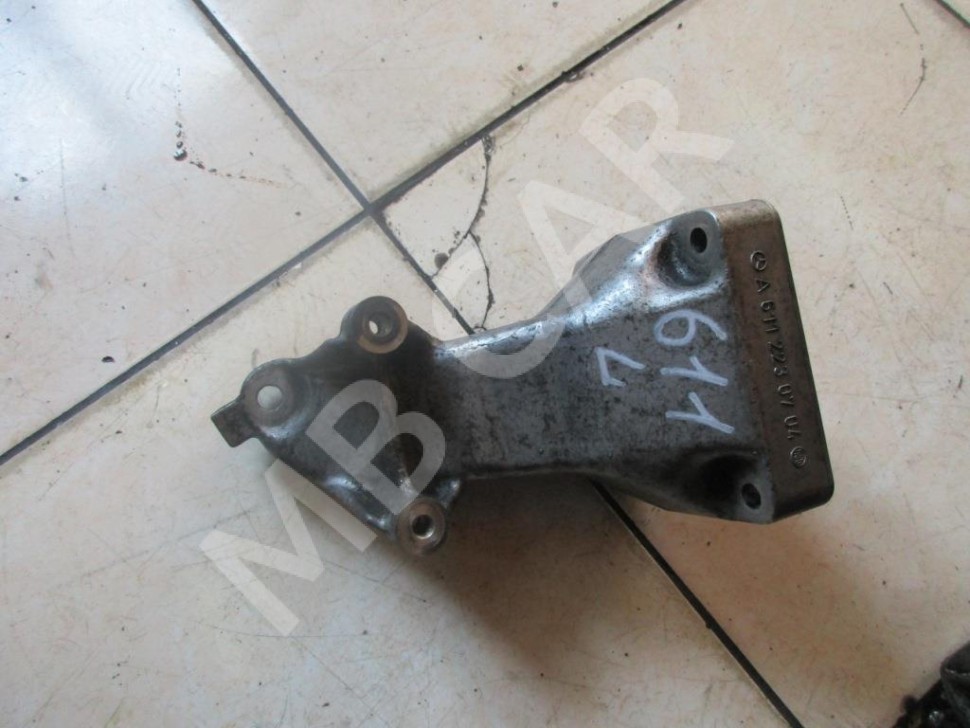 Лапа левая MERCEDES-BENZ C-класс W203/S203/CL203 (2000 - 2004) фото 1 — Разборка Мерседес