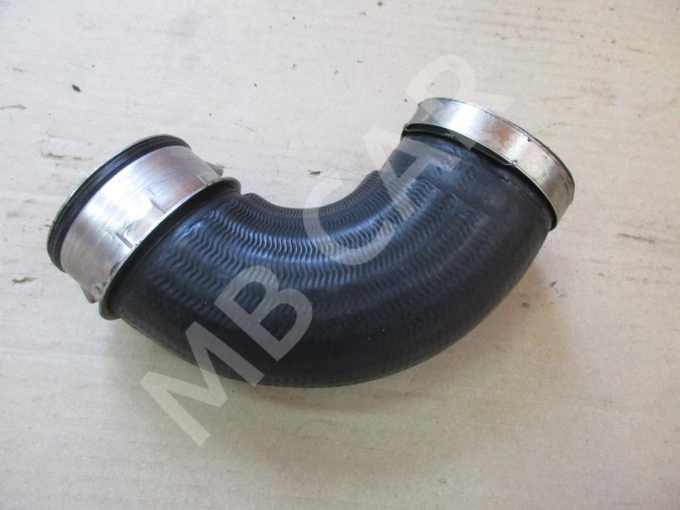 Патрубок интеркулера MERCEDES-BENZ S-класс W222/C217/A217 (2013 - 2017) фото 1 — Разборка Мерседес
